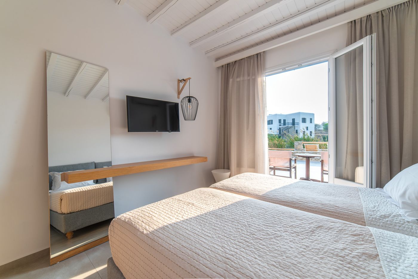 Vienoula-s-Garden-Room-17