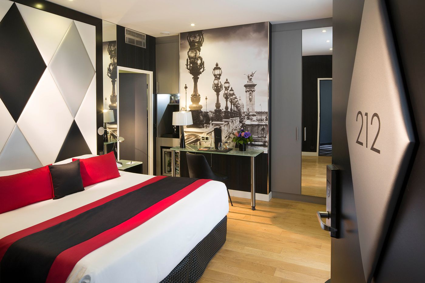 L-Empire-Paris-Room-4