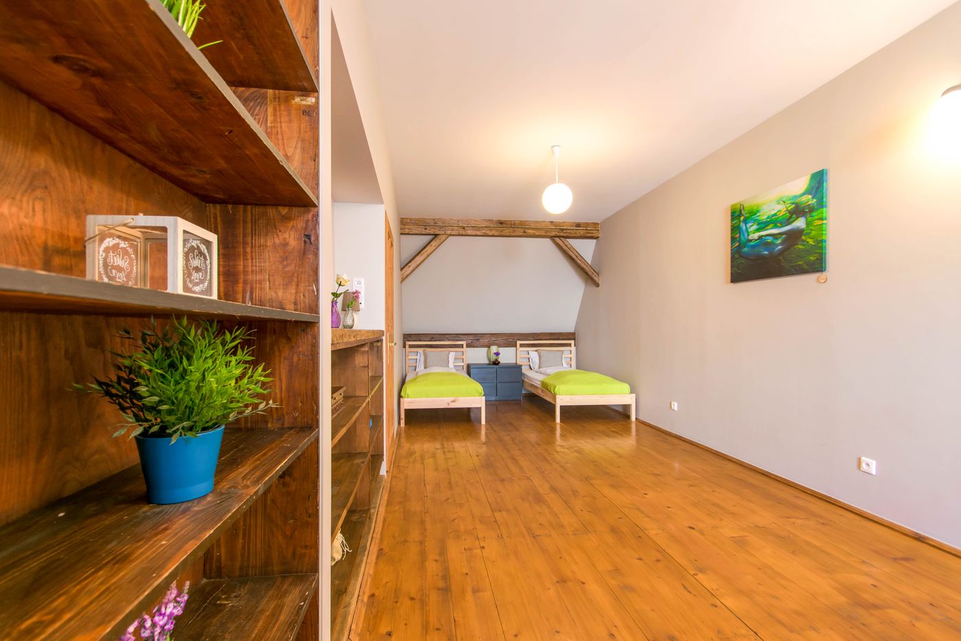 The-Spiski-Palace-Apartments-Room-36