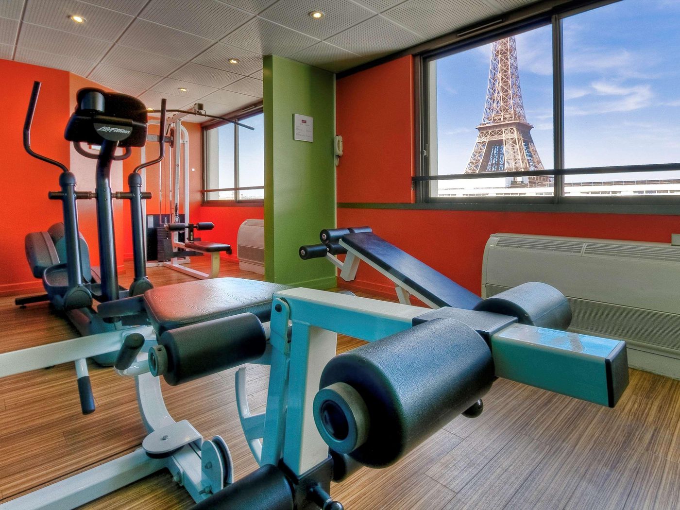 Mercure-Paris-Tour-Eiffel-Suffren-Sports-and-Entertainment-56