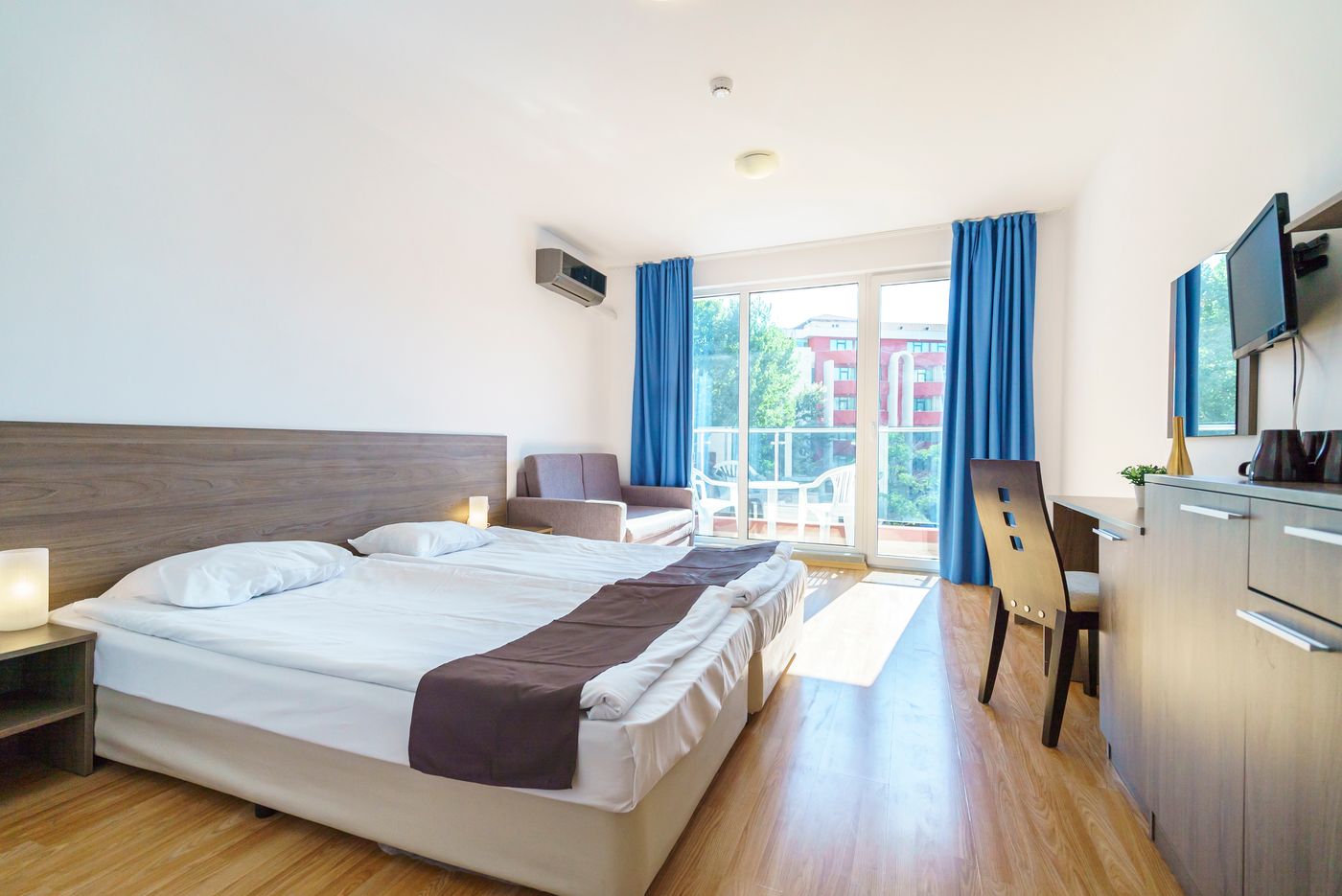 Persey-Admiral-Plaza-Apartments-Room-6