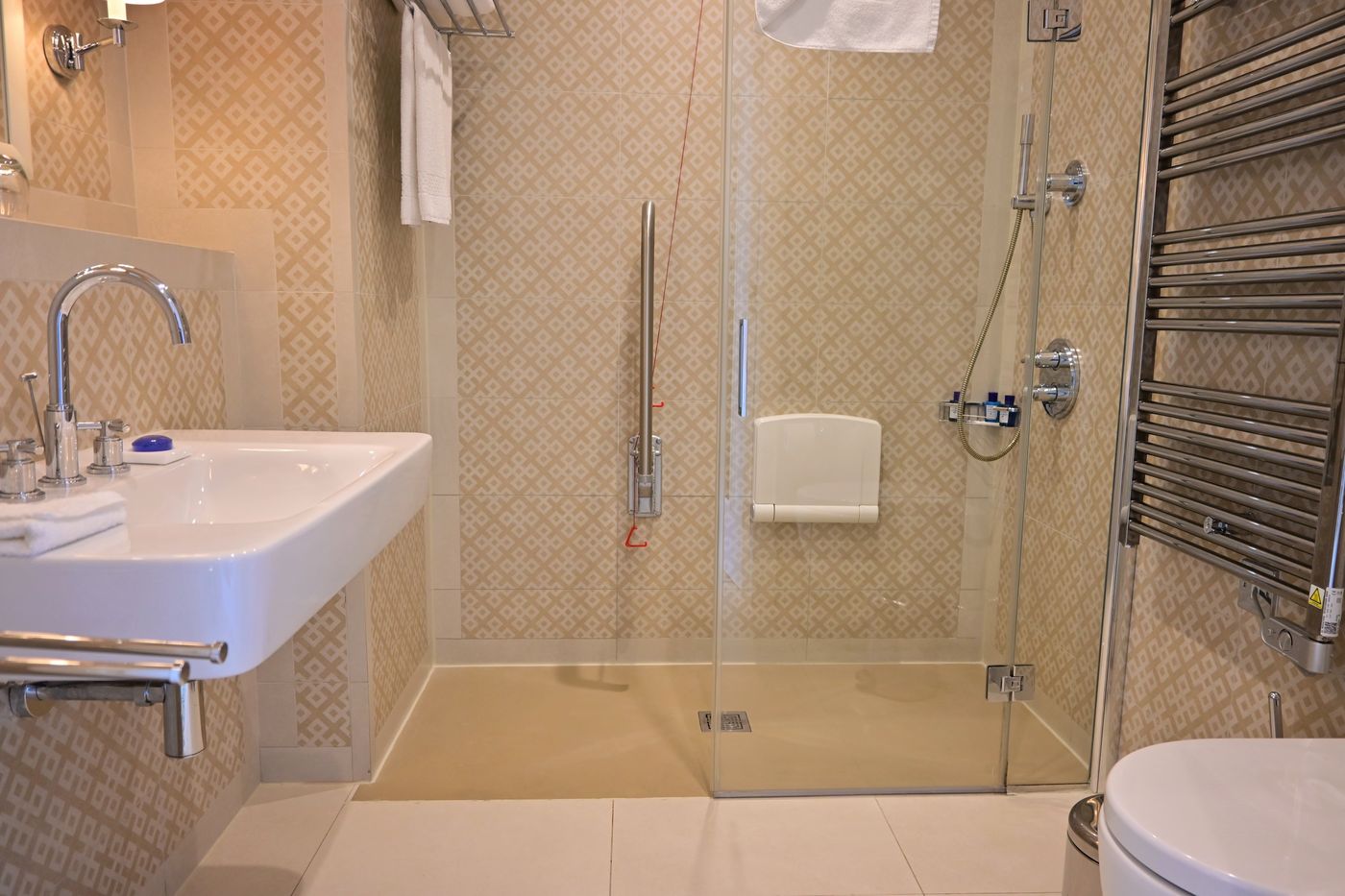 Hotel-Phoenicia-Room-55