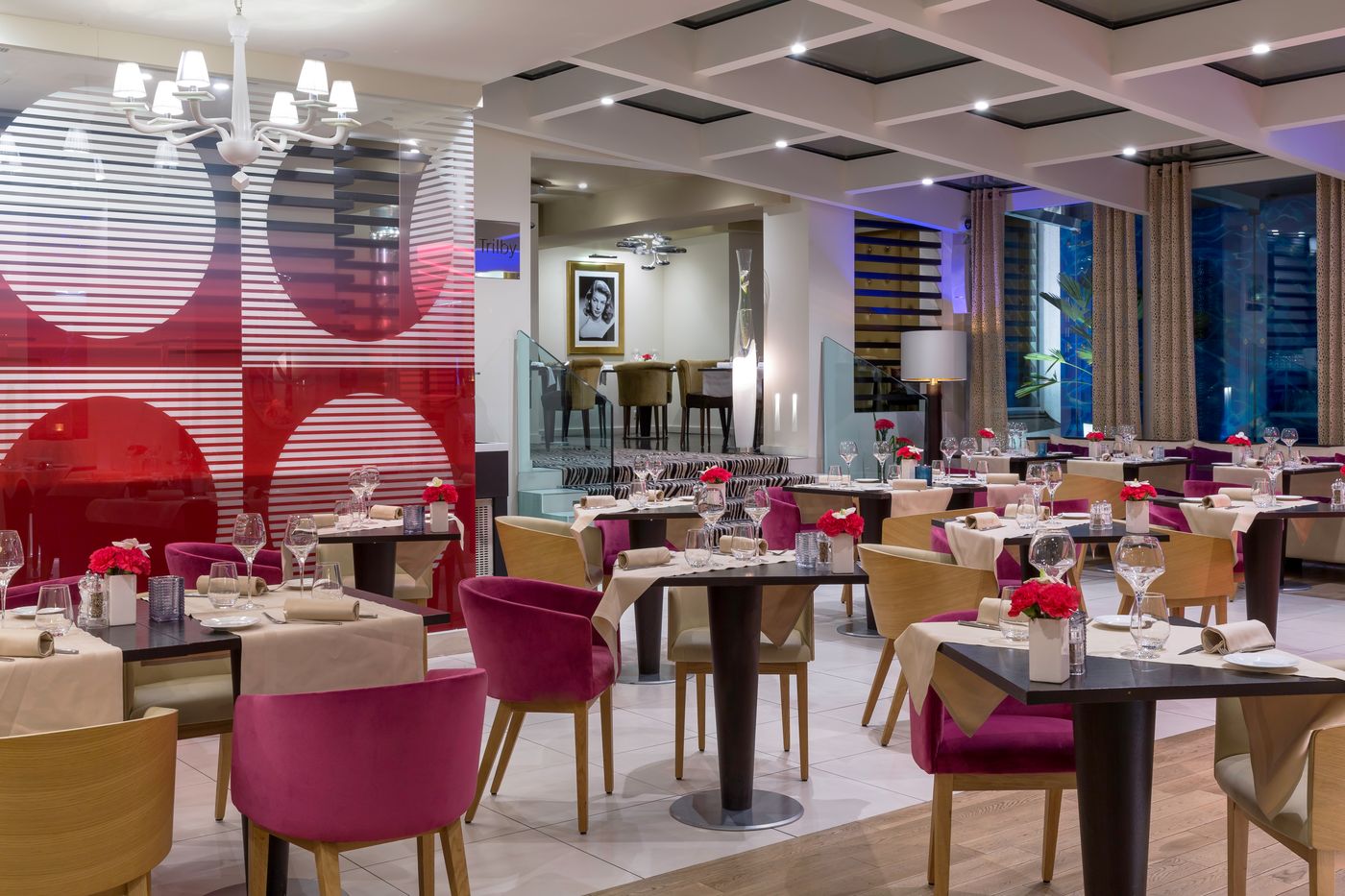 N-vY-Manotel-Restaurant-23