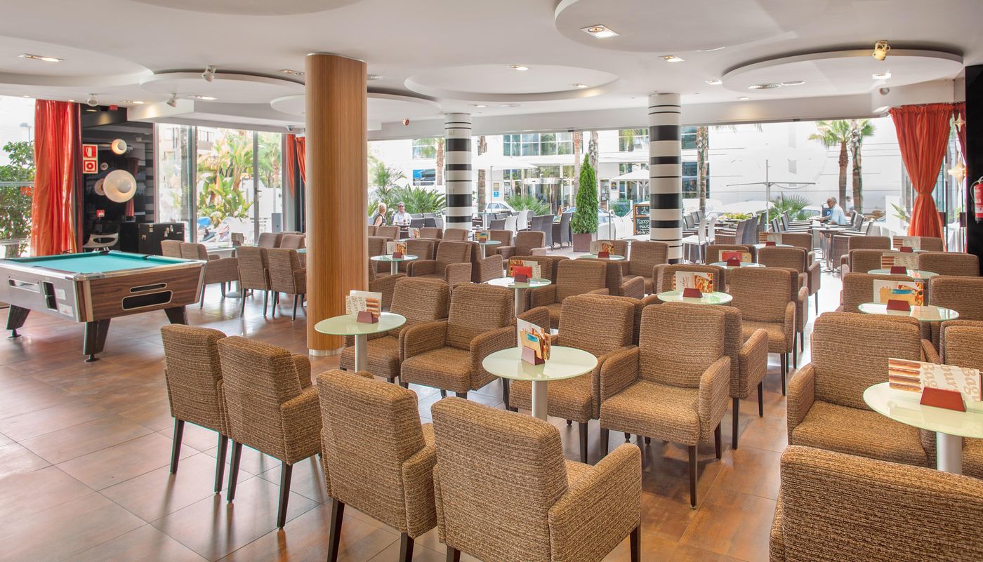 RH-Royal-Only-Adults-Bar-24