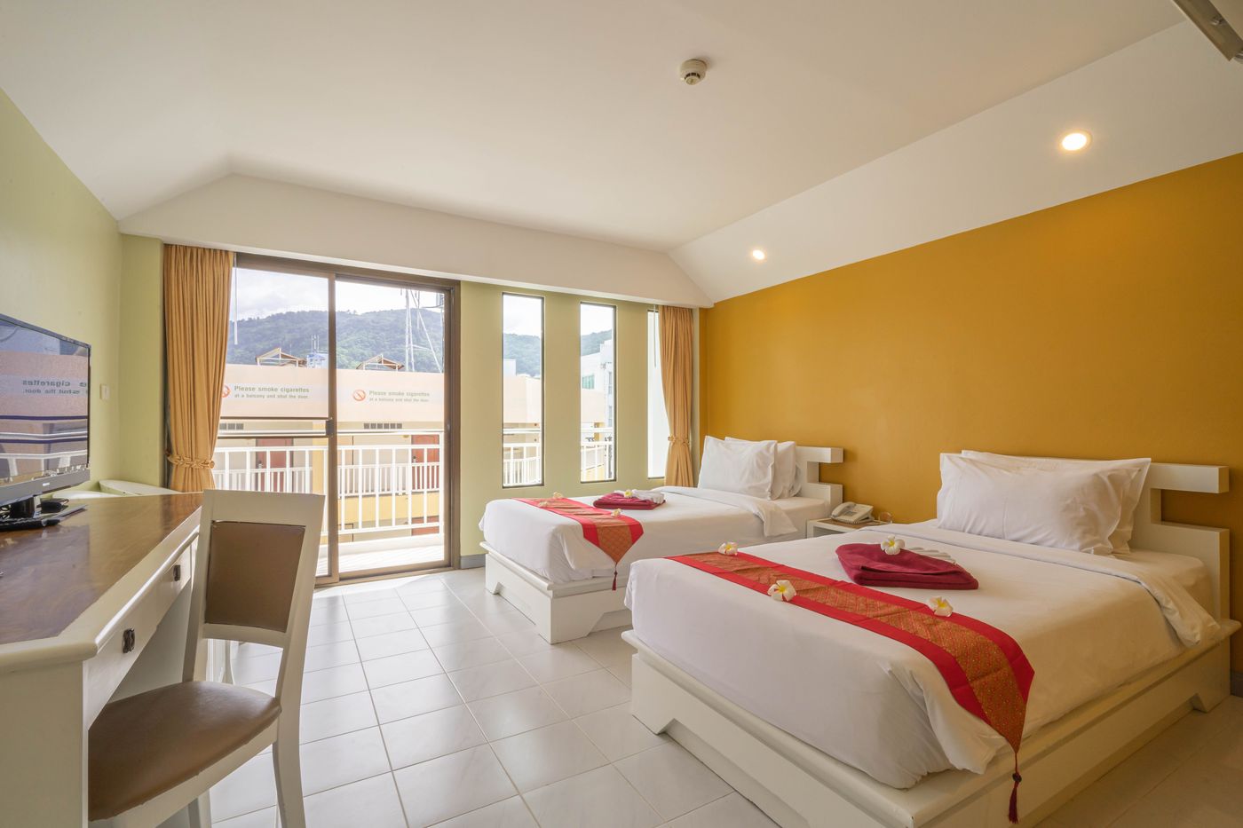 LA-Vintage-Resort--Former-Poppa-Palace--Room-31