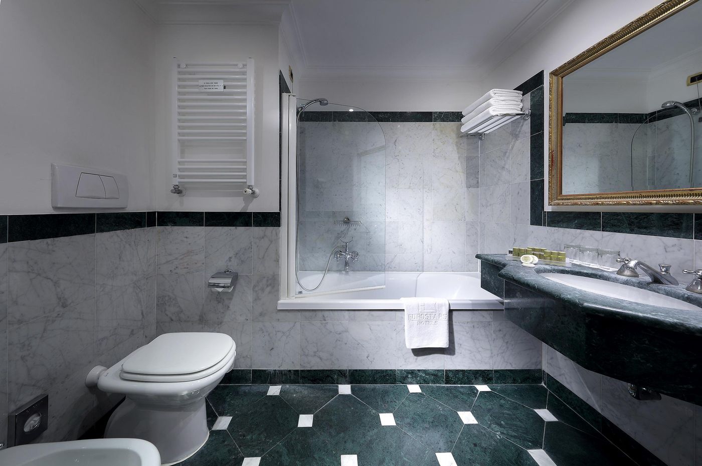 International-Palace-Room-29