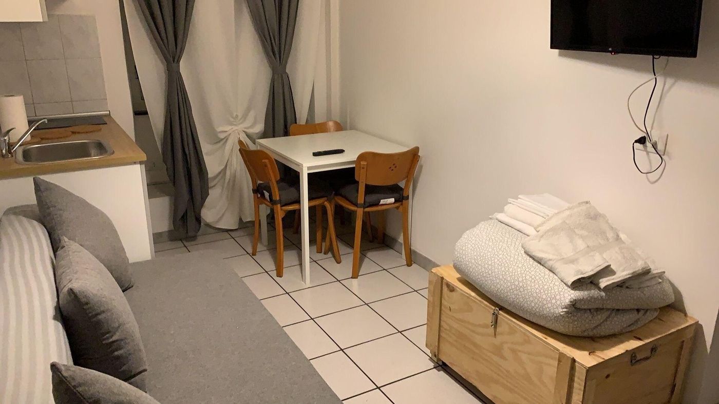 Bed2Go - Italy - TURIN - Room - 1