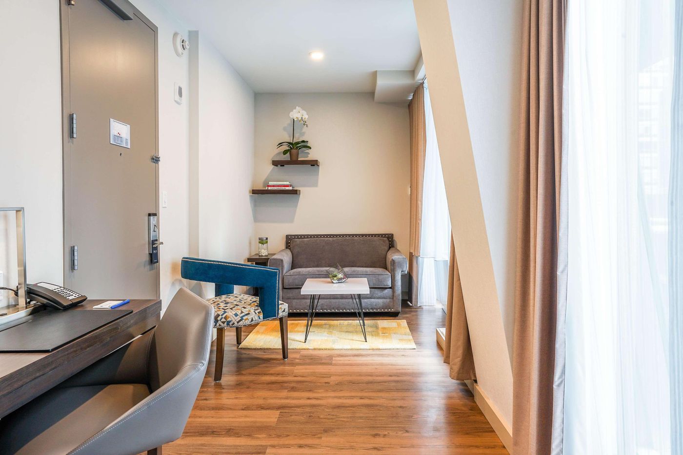 The-Bernic-New-York-City-Tapestry-Col-by-Hilton-Room-10