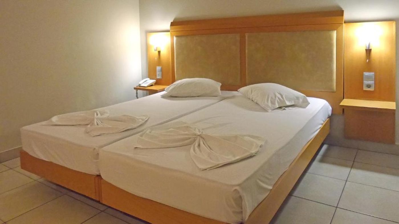 Saint-Constantin-Room-11