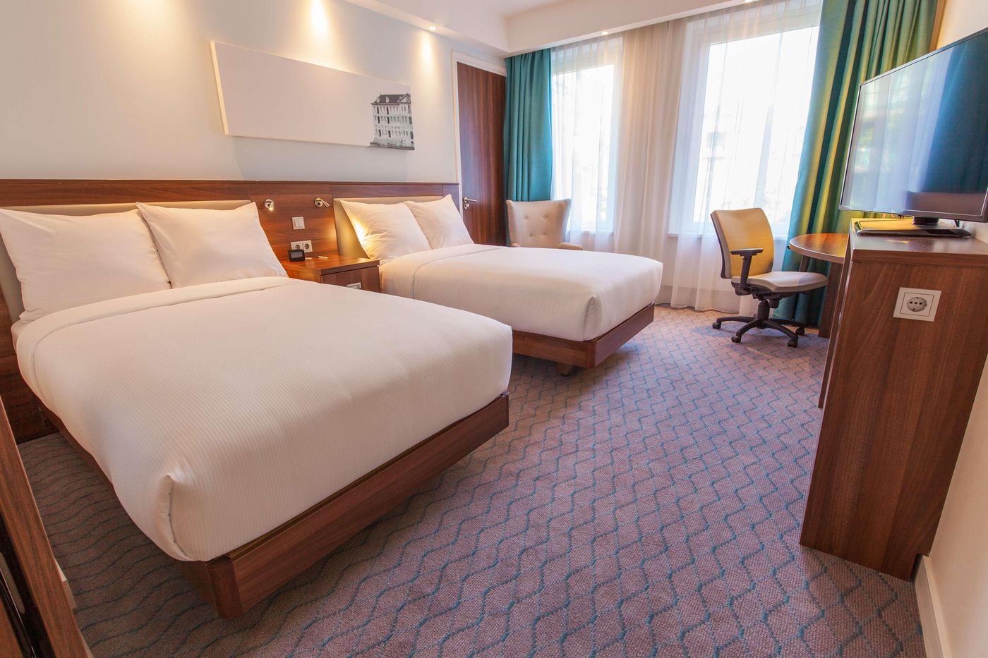 Hampton-By-Hilton-Amsterdam-City-Centre-East-Room-10