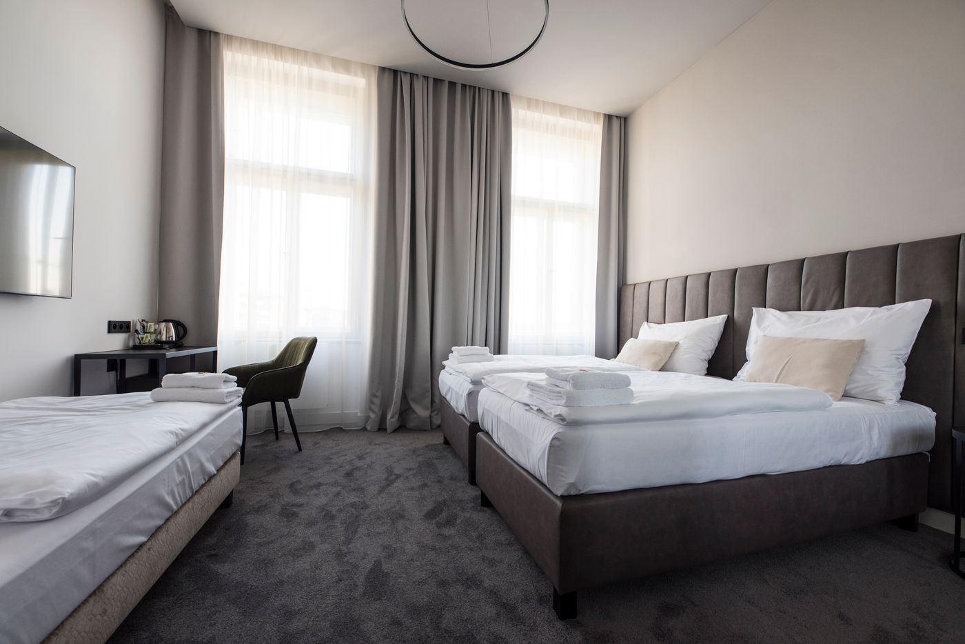 The-Gold-Bank-Room-13