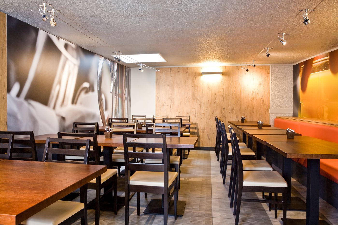 Ibis-Paris-Maine-Montparnasse-14th-Hotel-Restaurant-42