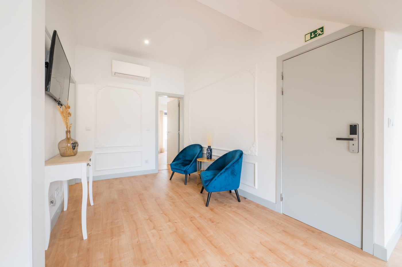 Via-Augusta-129-Room-35