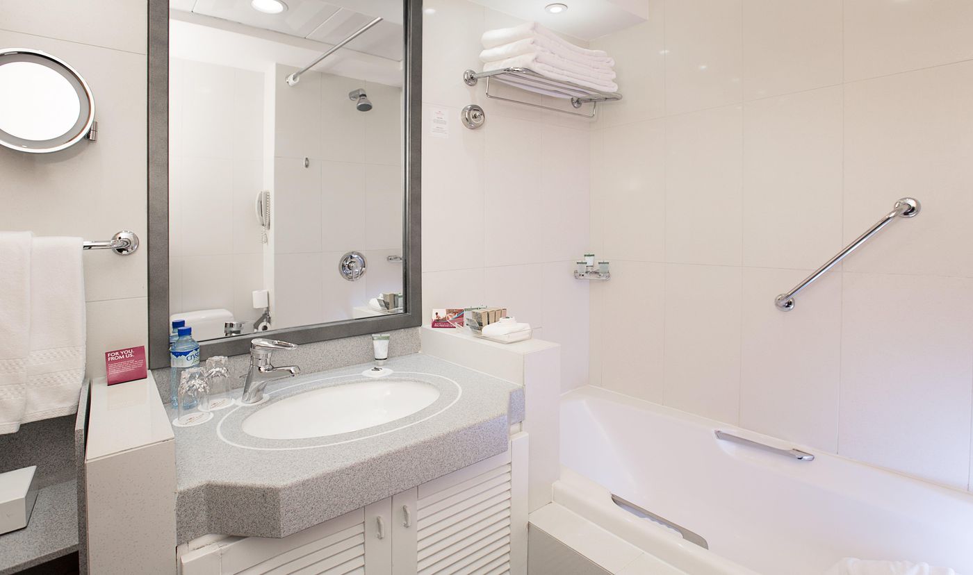 Millennium-Plaza-Downtown-Hotel-Room-36