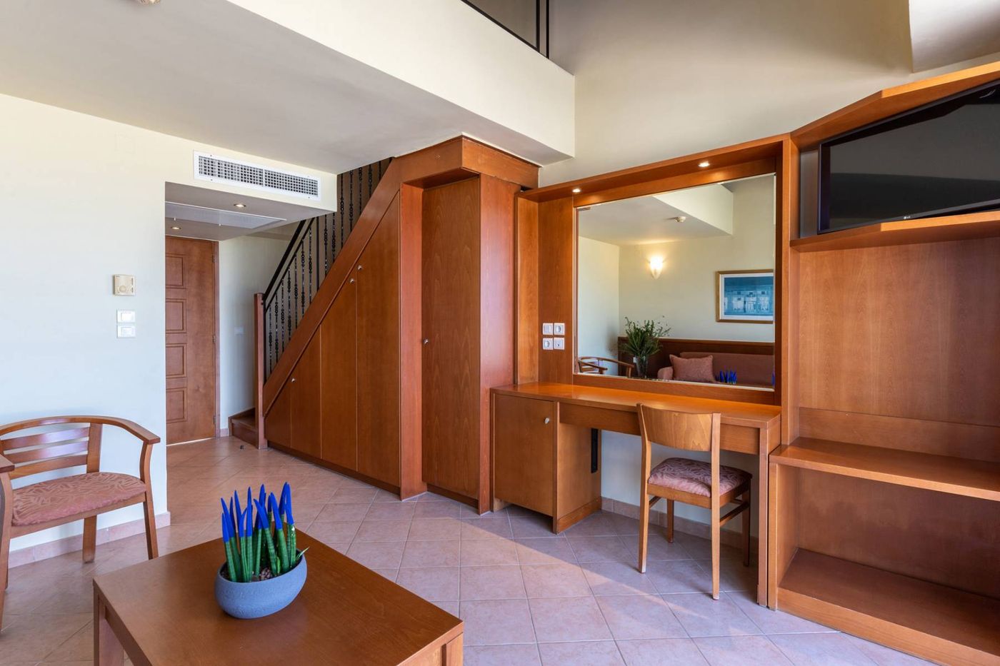 Hydramis-Palace-Beach-Resort-Room-59