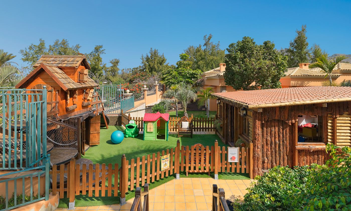 Green-Garden-Resort-and-Suites-Sports-and-Entertainment-38