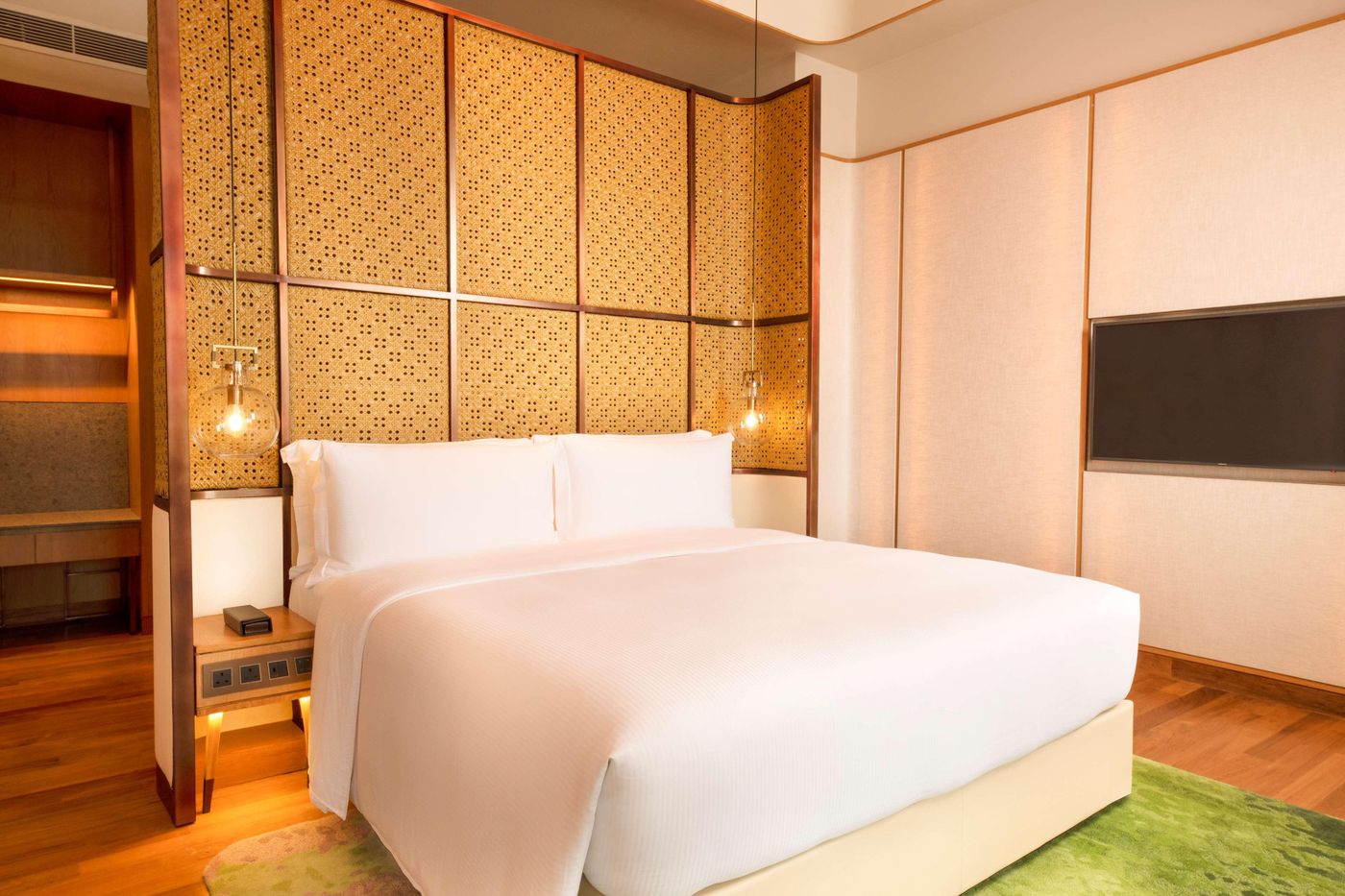 DoubleTree-by-Hilton-Weerawila-Rajawarna-Resort-Room-27