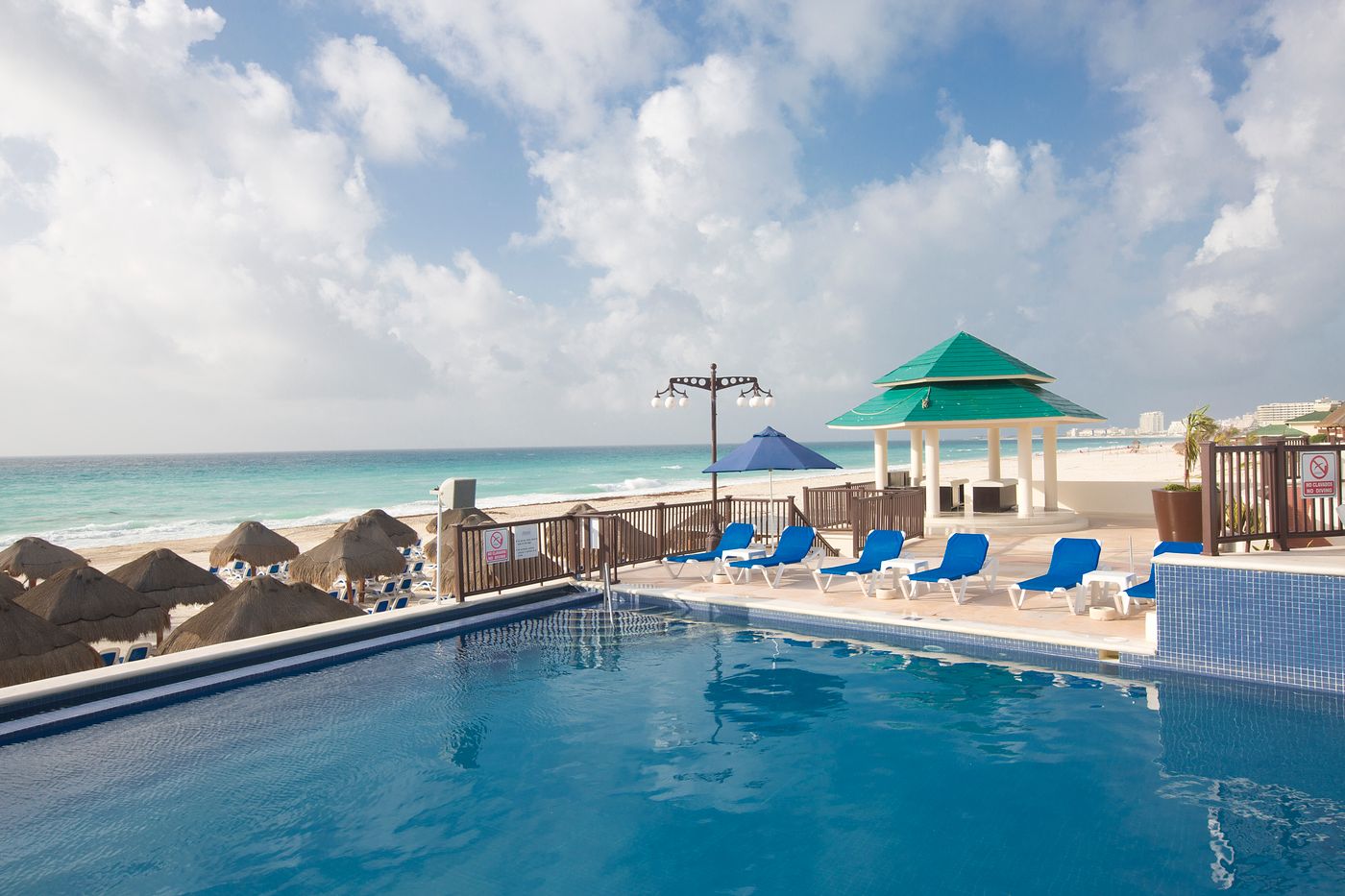 Seadust-Cancun-Family-Resort-Pool-110
