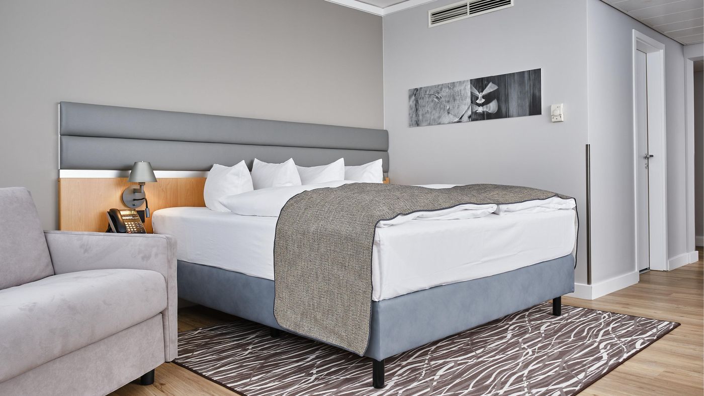 Holiday-Inn-Berlin-Airport-Conference-Center-Room-28