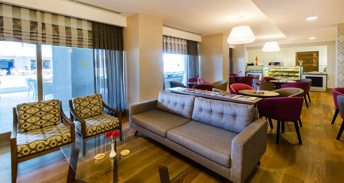 Grand-Park-Lara-Bar-33