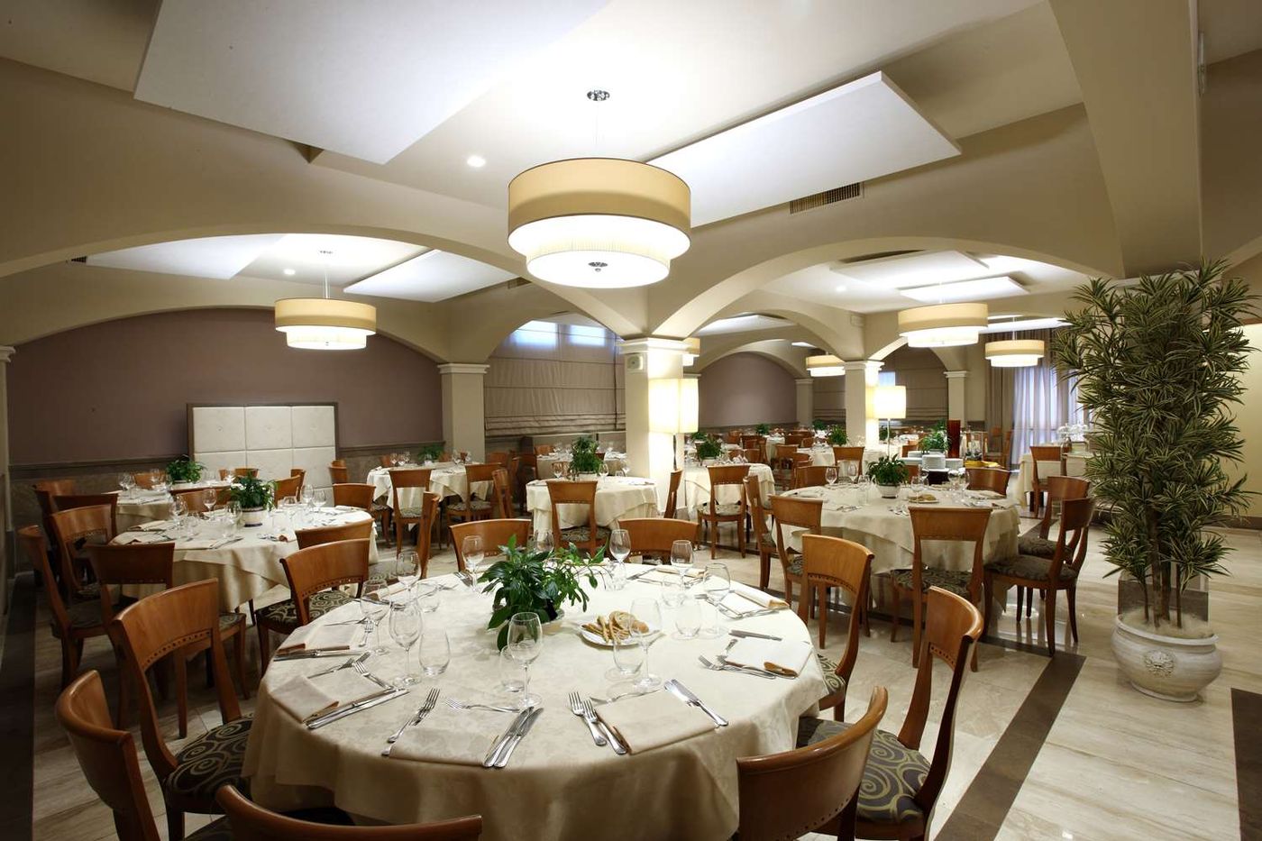 Best-Western-Grand-Htl-Guinigi-Restaurant-40