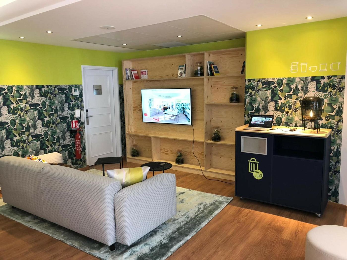 Ibis-Paris-Montmartre-Lobby-5