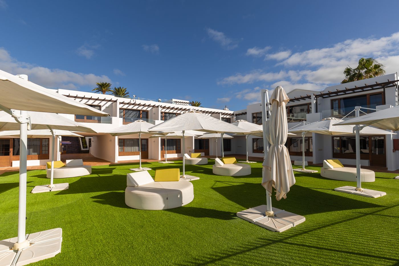 R2 Bahia Kontiki Beach Aparthotel Puerto Del Carmen Lanzarote On 