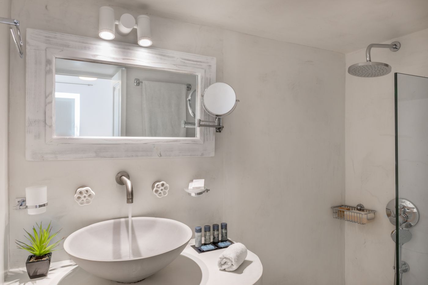 On-The-Rocks-Hotel-Room-34