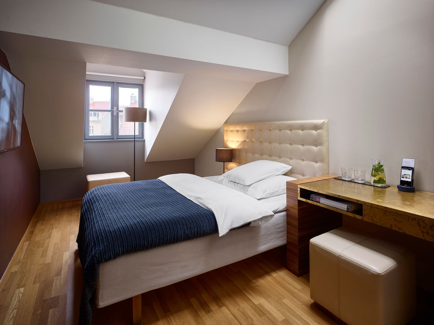 The-Icon-Hotel---Lounge-Room-3