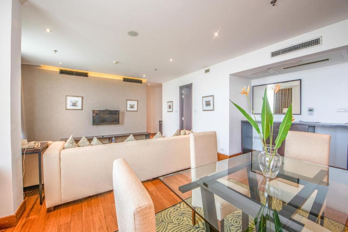 Vivanta-Colombo-Airport-Garden-Room-43