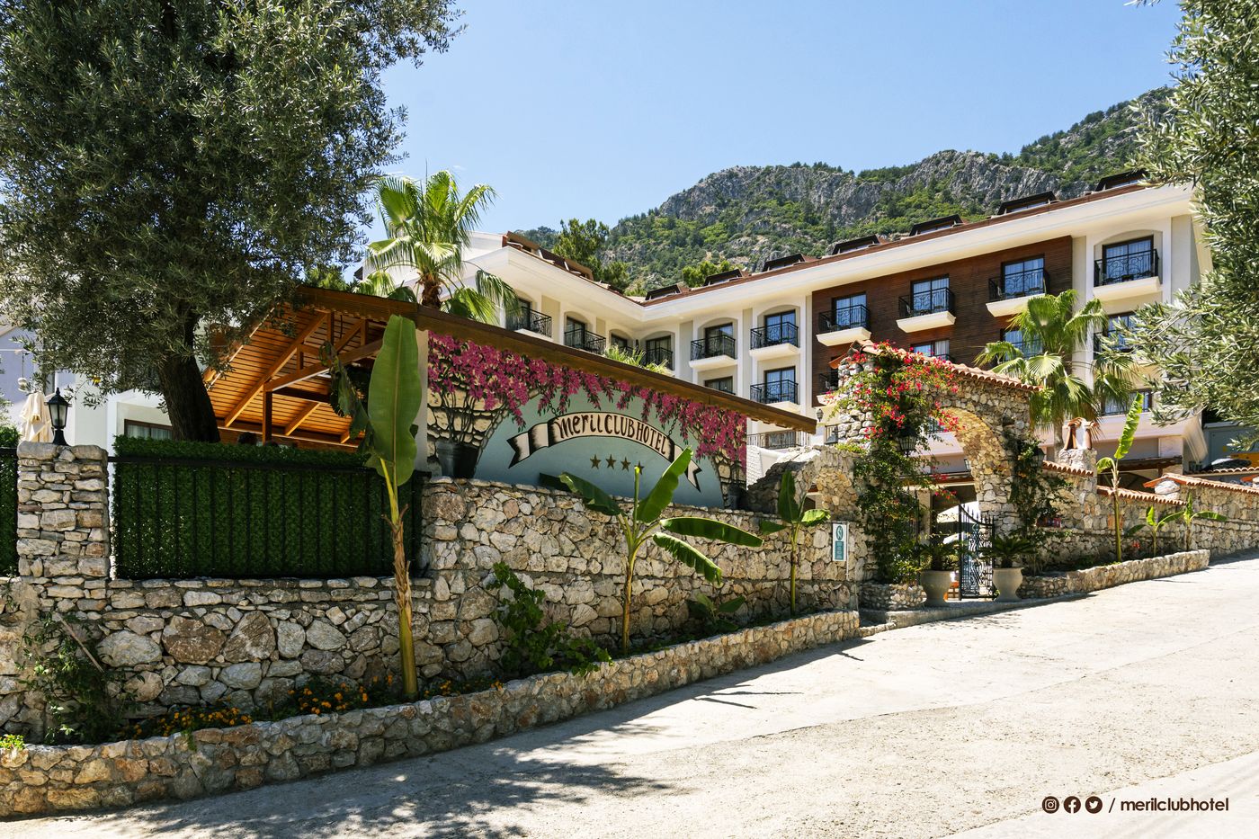 Meril Hotel - Adults Only (16+)