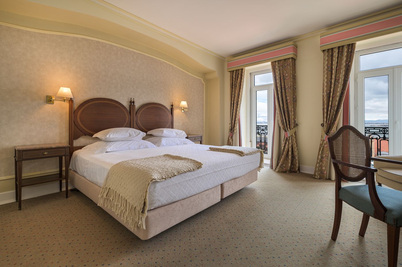 As-Janelas-Verdes-Room-23