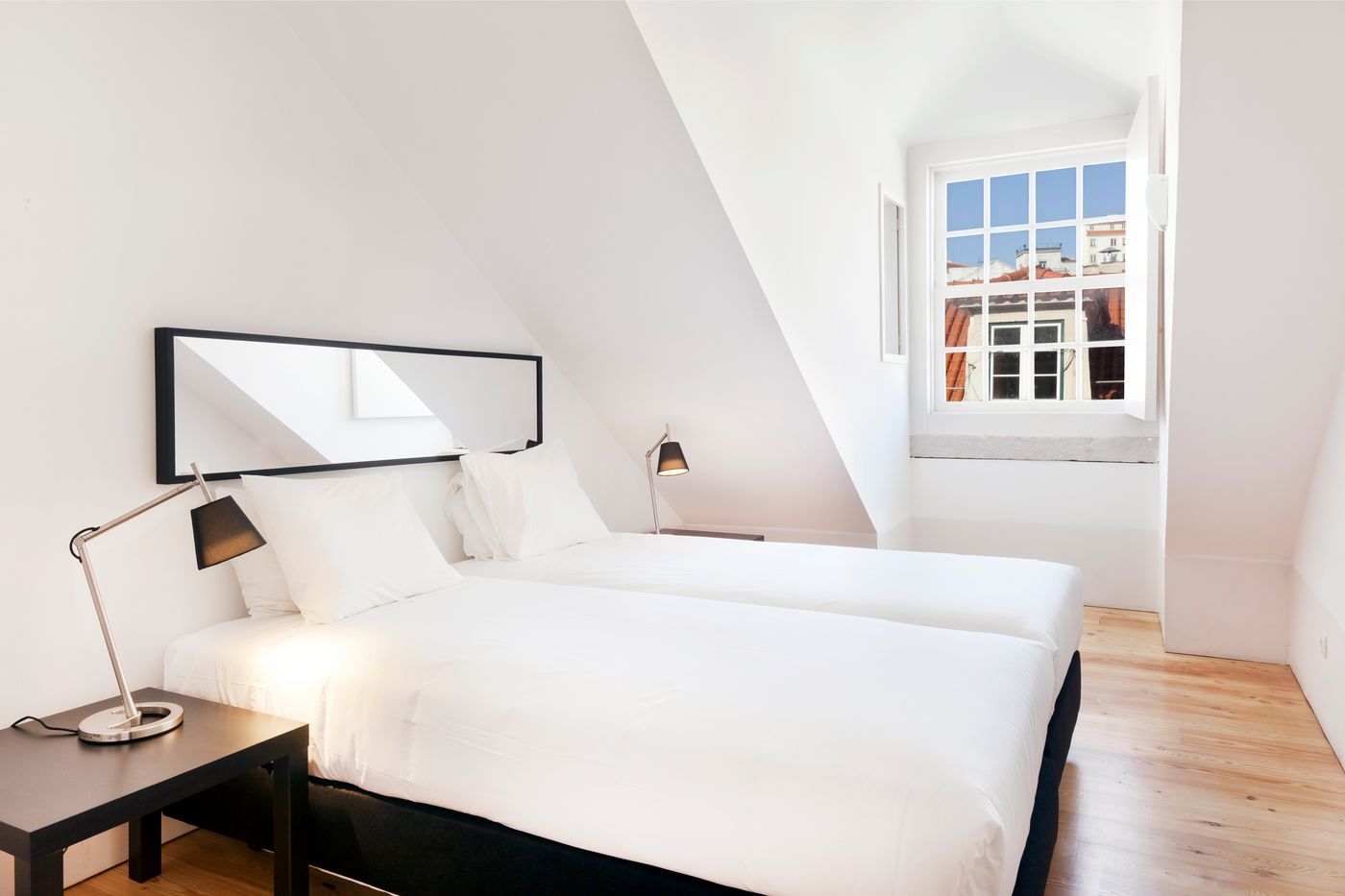 Hello-Lisbon-Cais-do-Sodre-Room-10