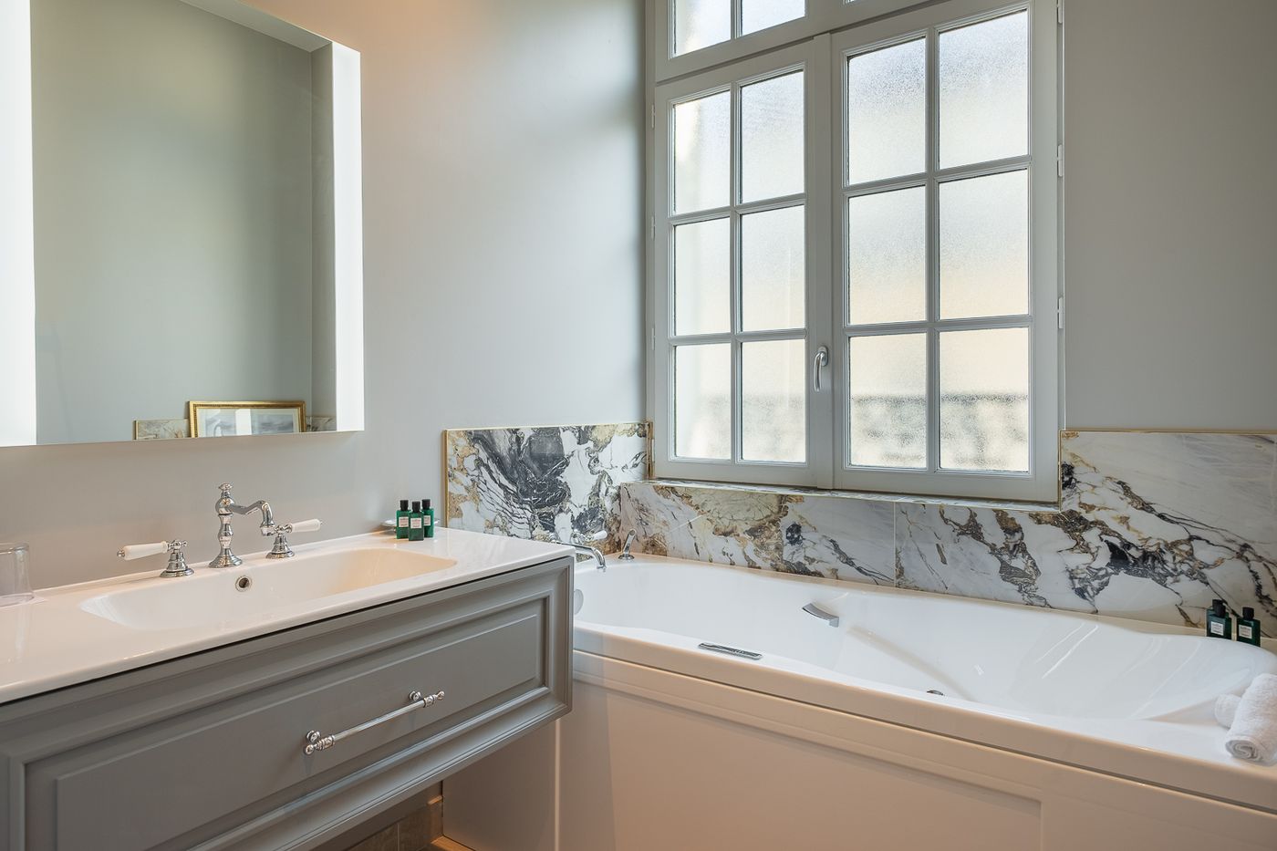 Hotel-Elysia-By-Inwood-Hotels-Room-53