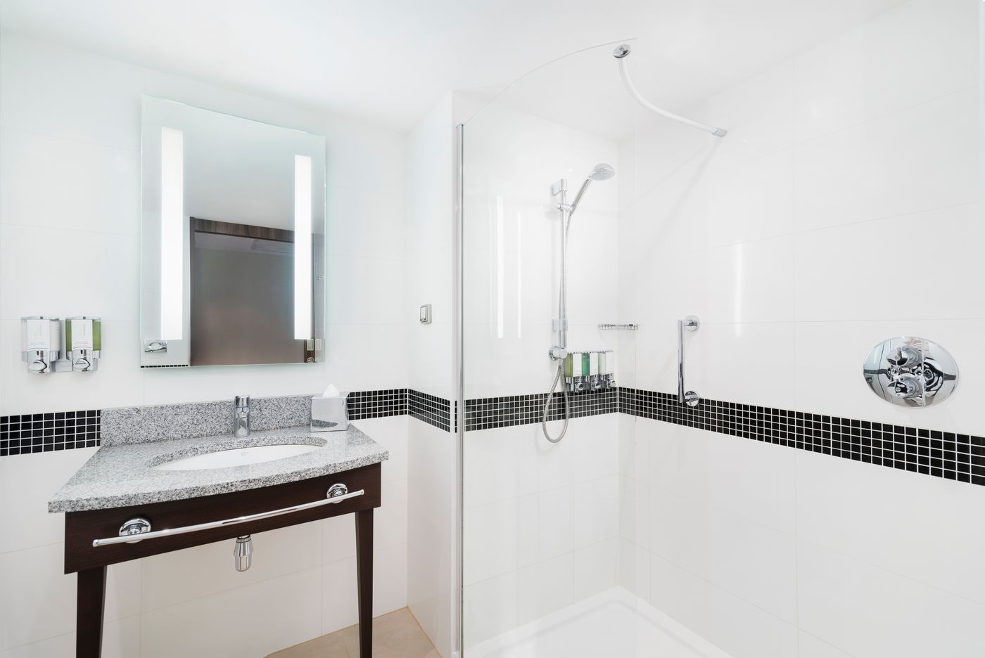 Hampton-By-Hilton-Krakow-Room-18