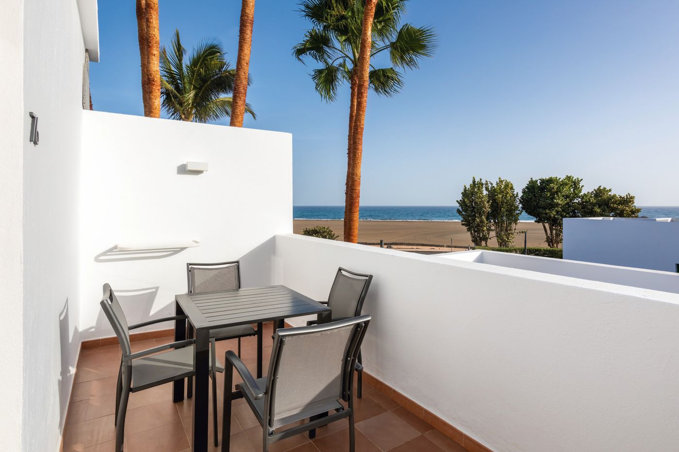 Club-Hotel-Riu-Paraiso-Lanzarote-Resort-Room-68