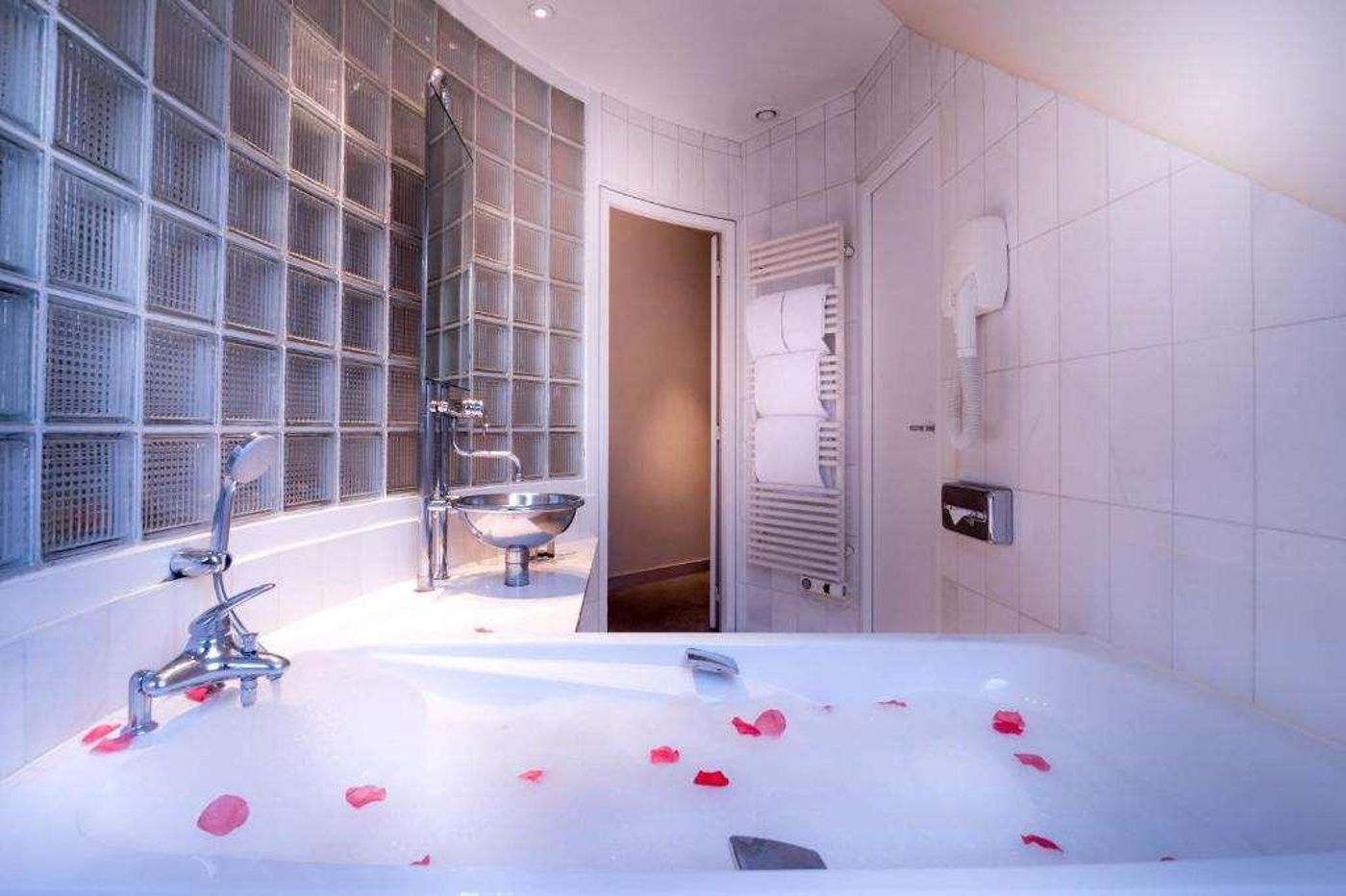 Pergolese-Paris-Room-23