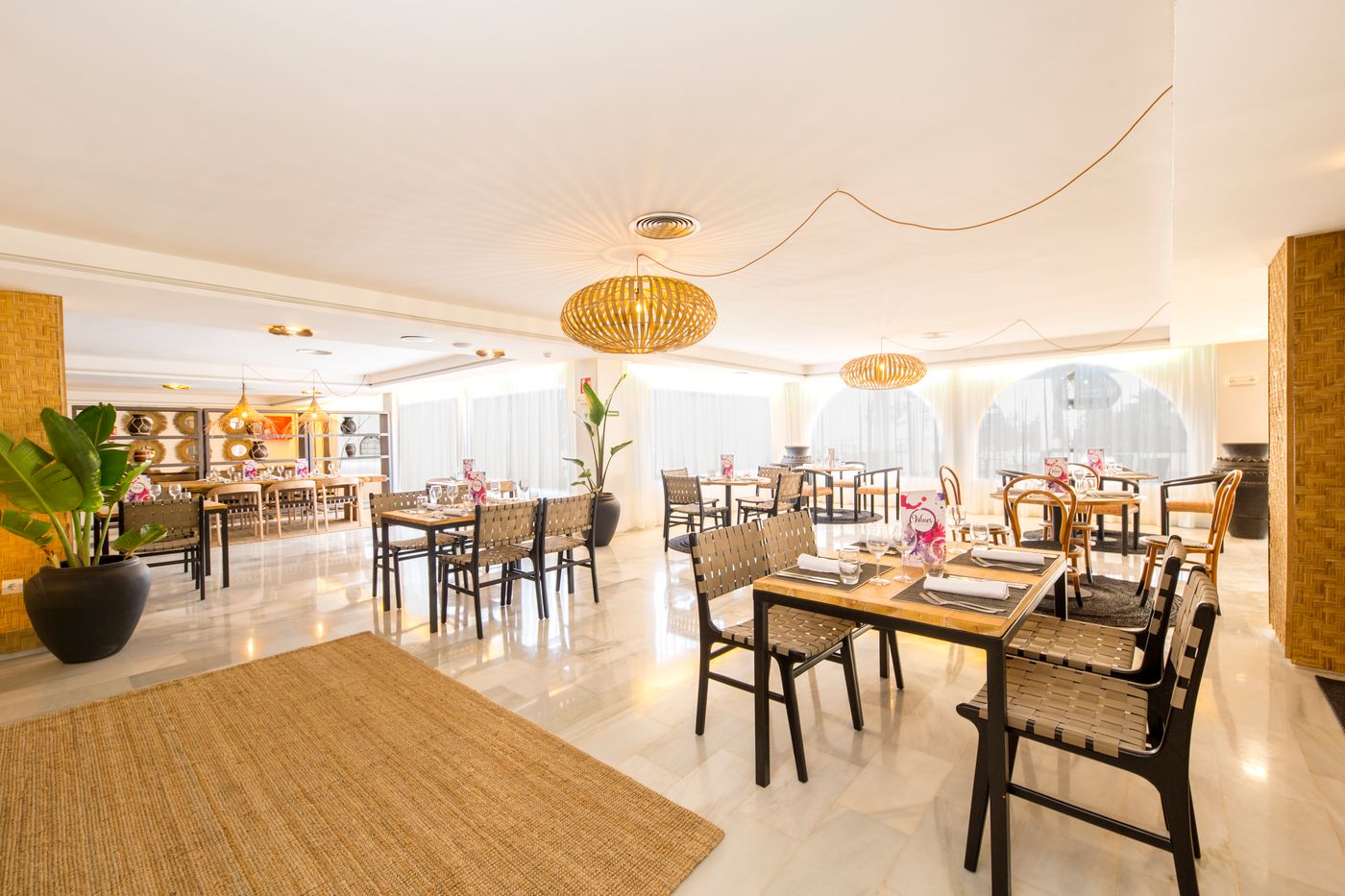 Club-Bahamas-Ibiza-Restaurant-33