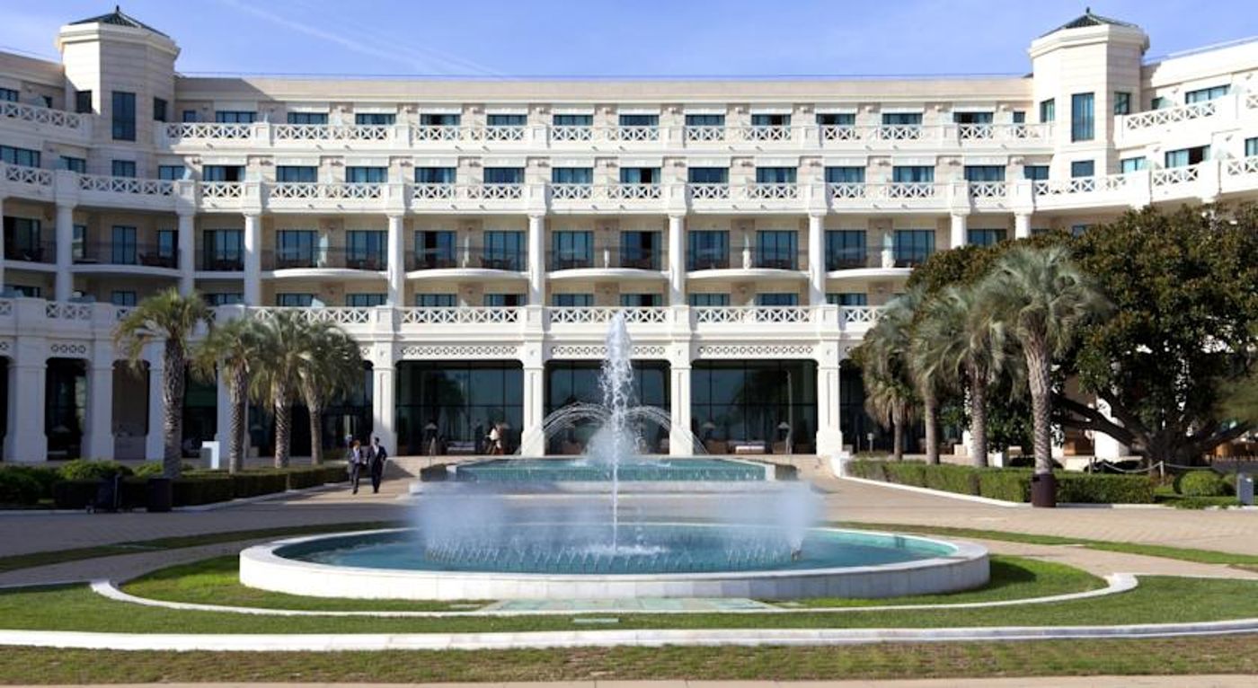 Las Arenas Balneario Resort