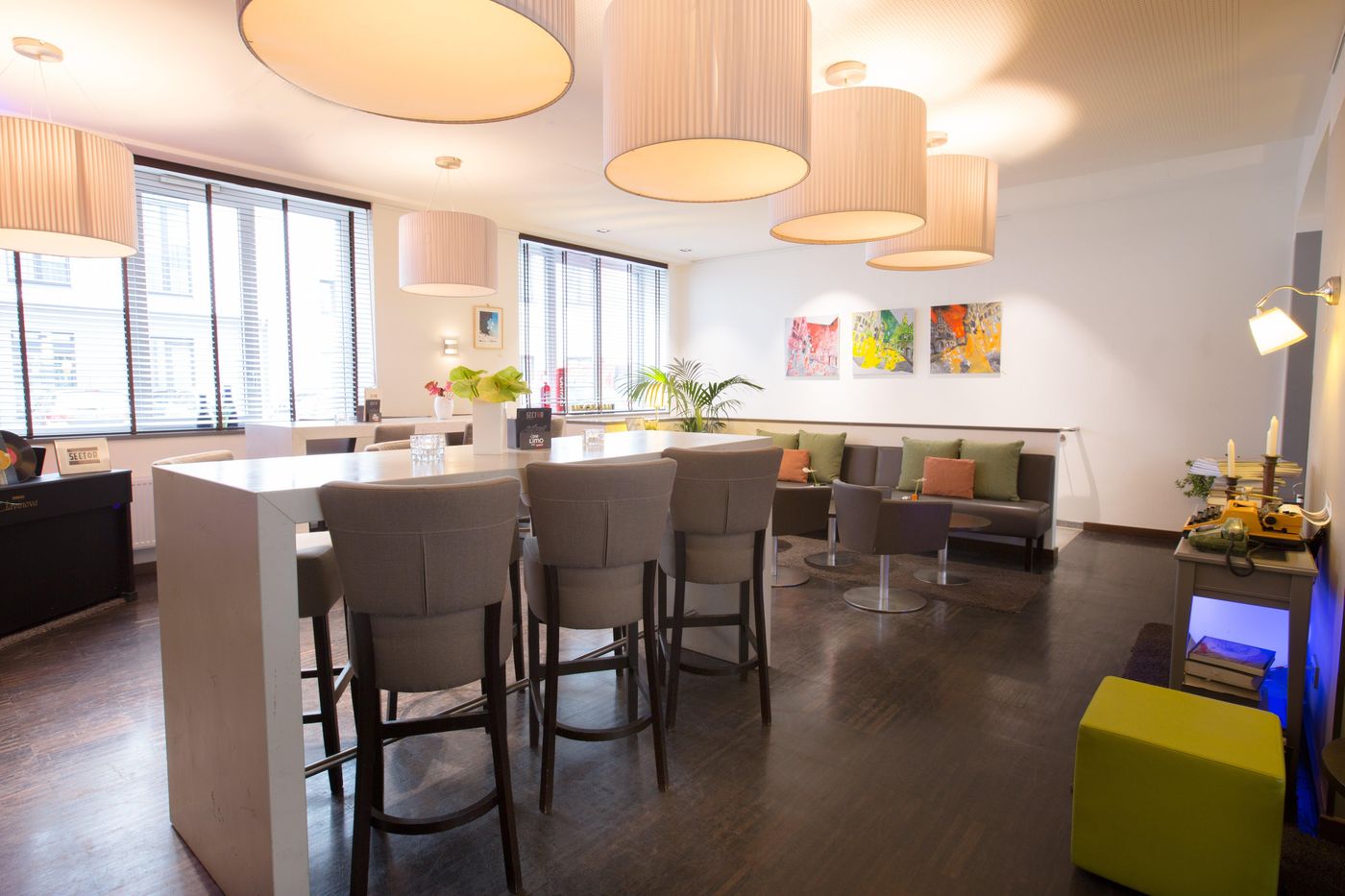 Select-Hotel-Berlin-The-Wall-General-view-8