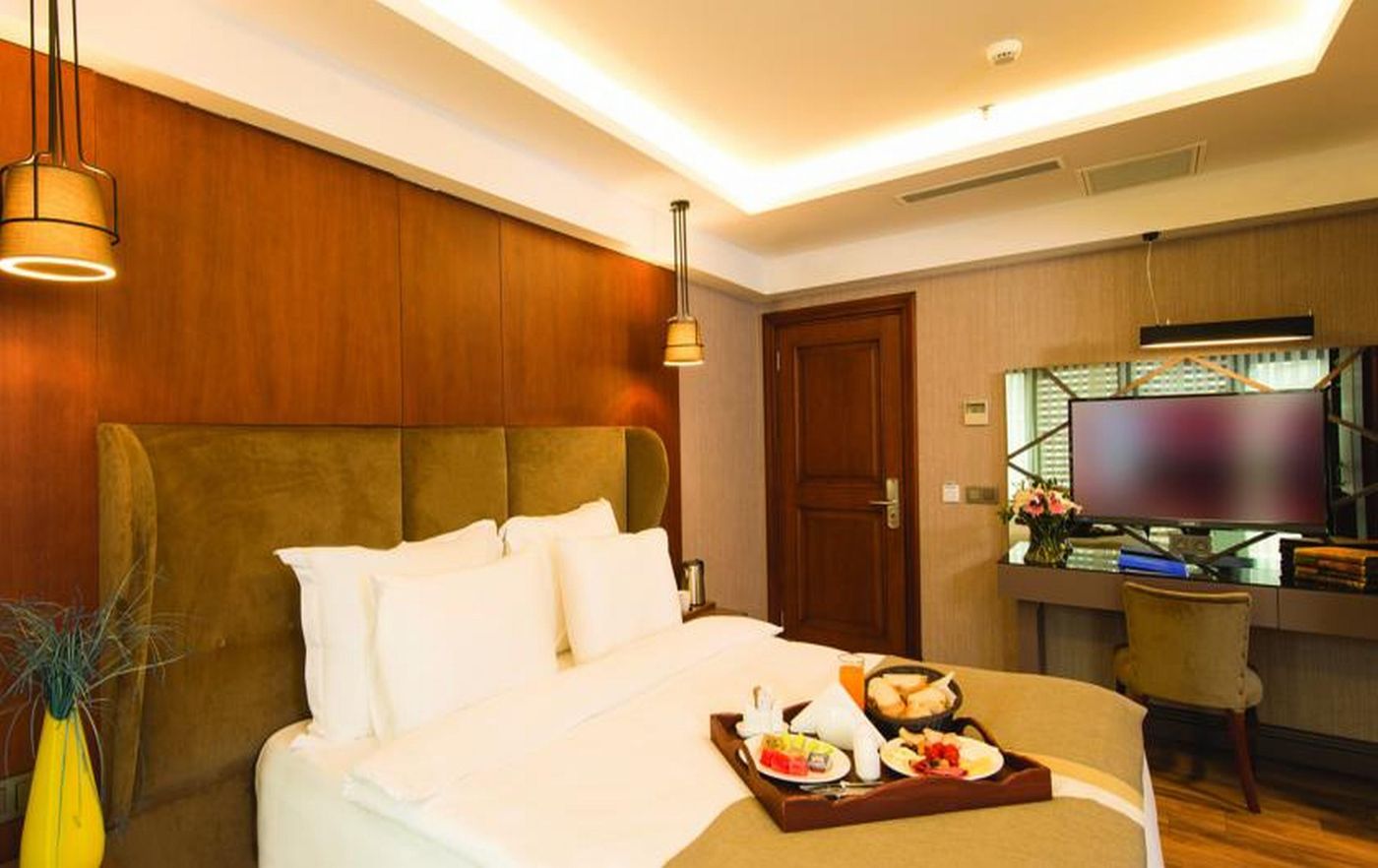 Blueway-Historical-Hotel-Room-6