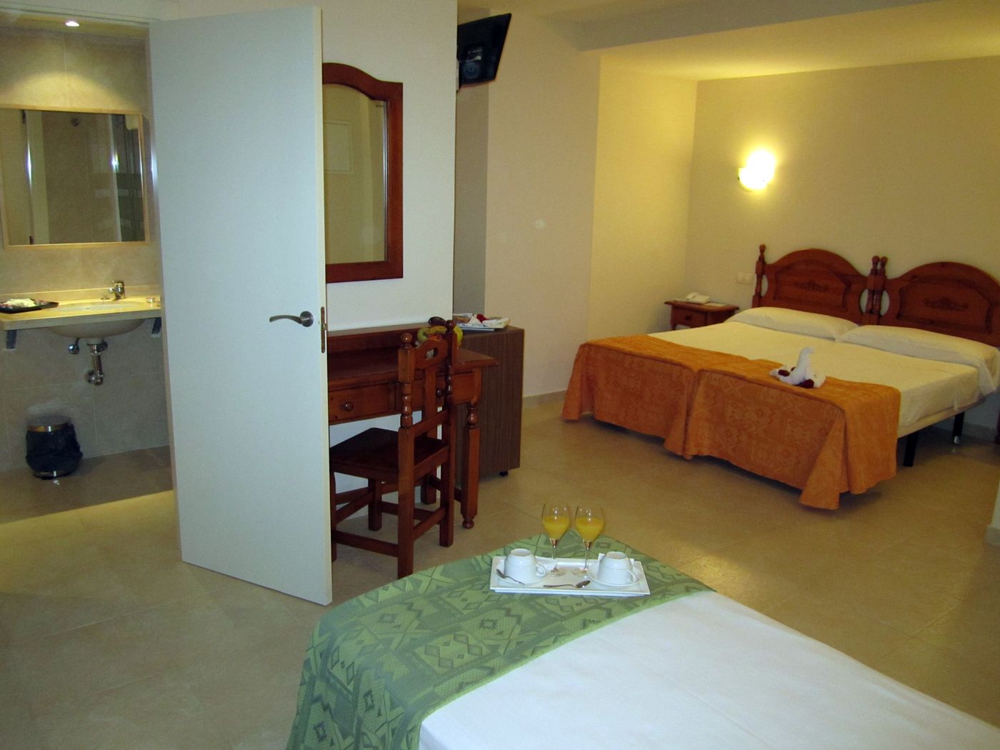 Malaga-Hotel-Eliseos-Room-22