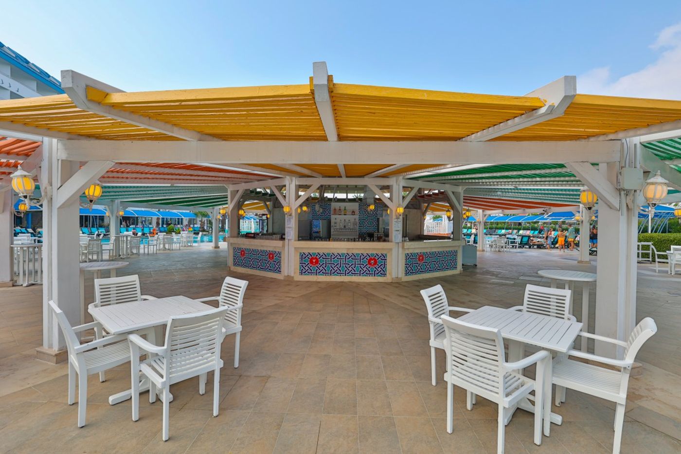 Crystal-Admiral-Resort-Bar-22