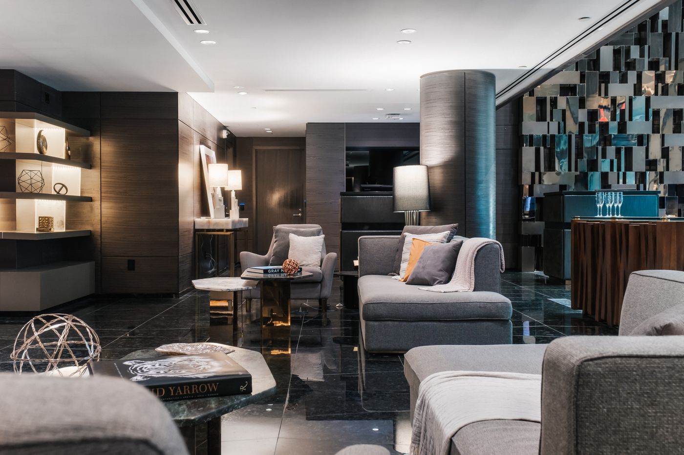 Paradox-Hotel-Vancouver-Lobby-15