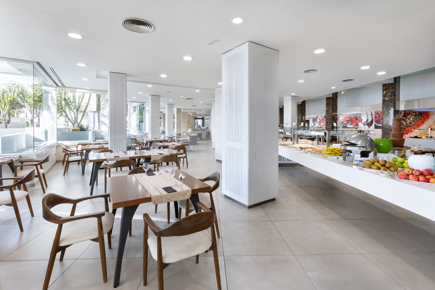 Alexandre-Hotel-Gala-Restaurant-48