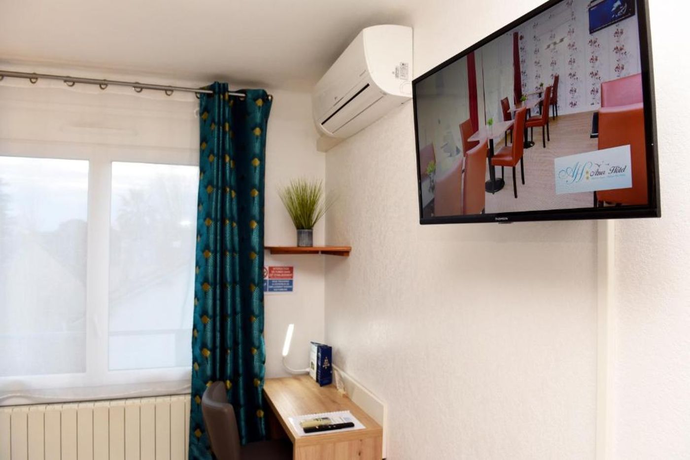 Cit'hotel Azur - France - Balaruc-les-Bains - Room - 9