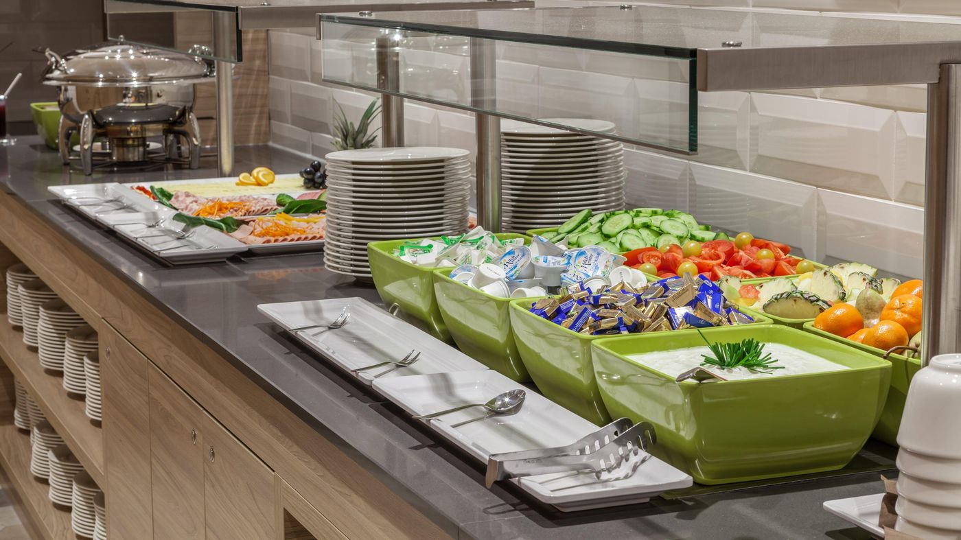 Holiday-Inn-Express-Munich-City-East-Restaurant-60