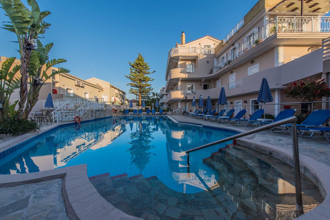 Planos-Beach-Aparthotel-General-view-2