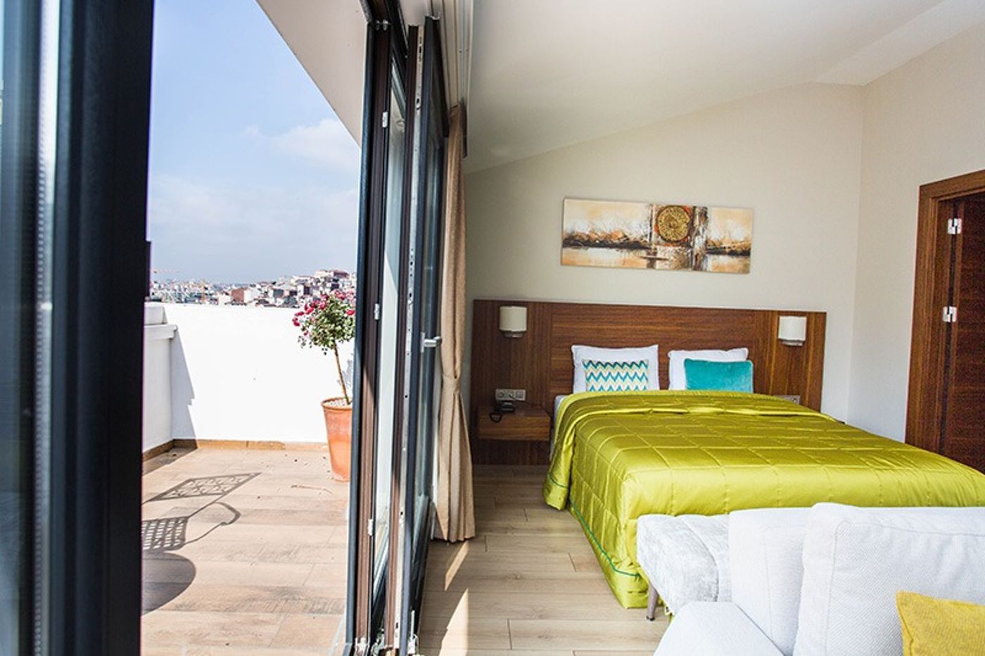 The-White-Orient-Hotel-Room-22