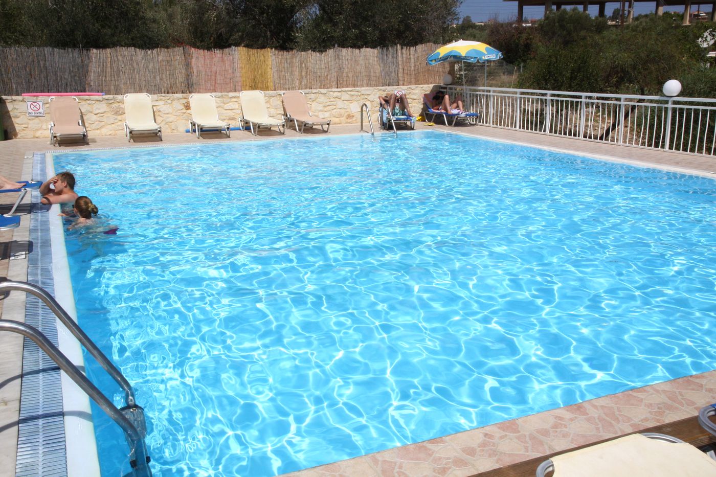 Acropolis Apartments